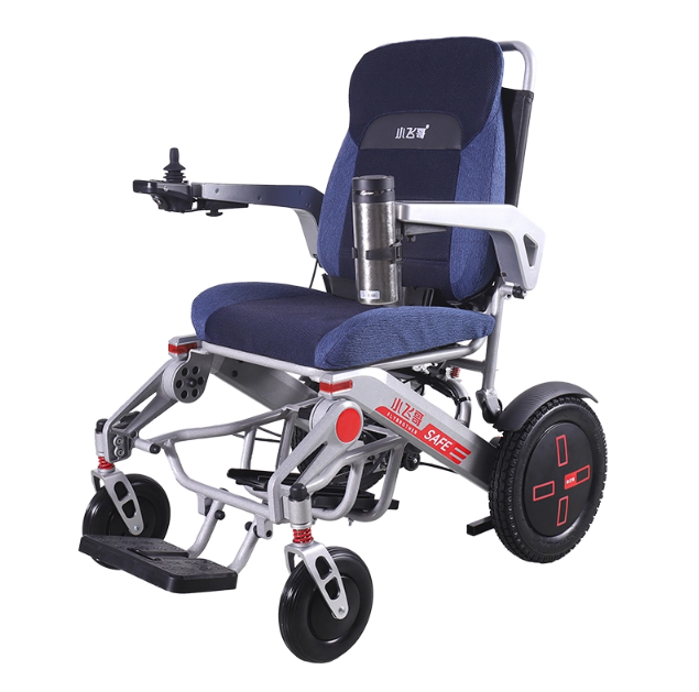 fauteuil roulant motoris&eacute;